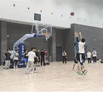 球员在篮球比赛中展现出顶尖水平 球员在篮球比赛中展现出顶尖水平